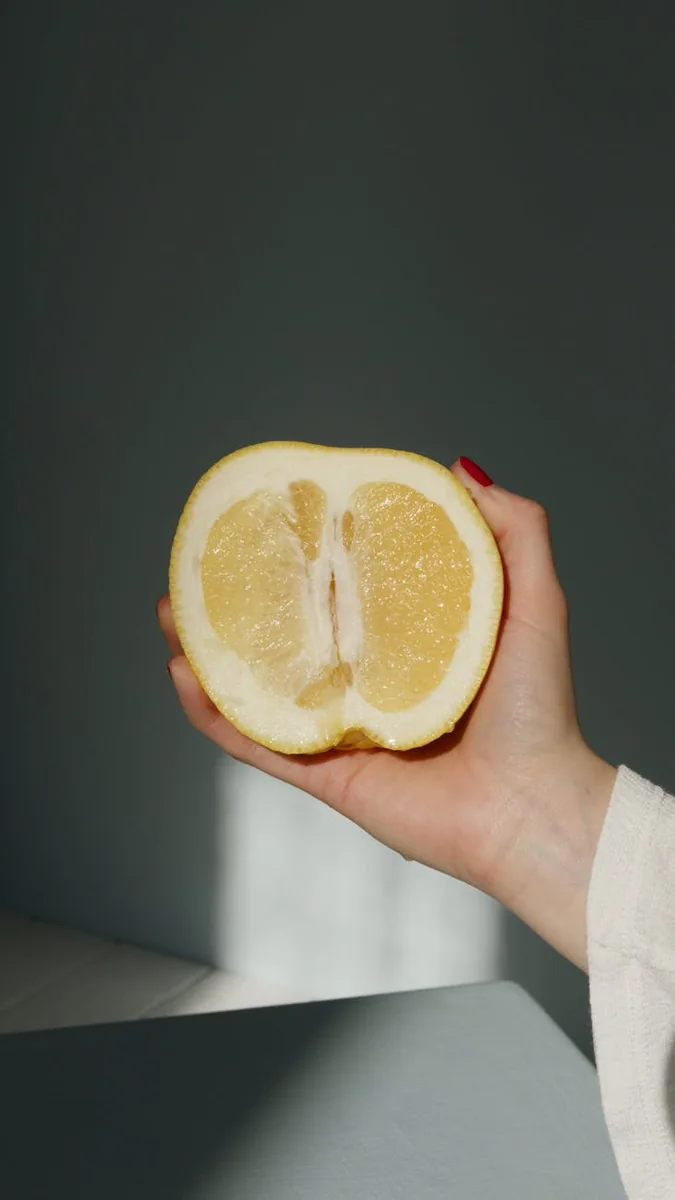 专题研究：针对特定议题进行深入的信息梳理与解读